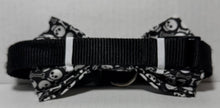 Load image into Gallery viewer, Skull Bowtie
