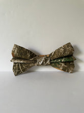 Load image into Gallery viewer, Camo Bowtie
