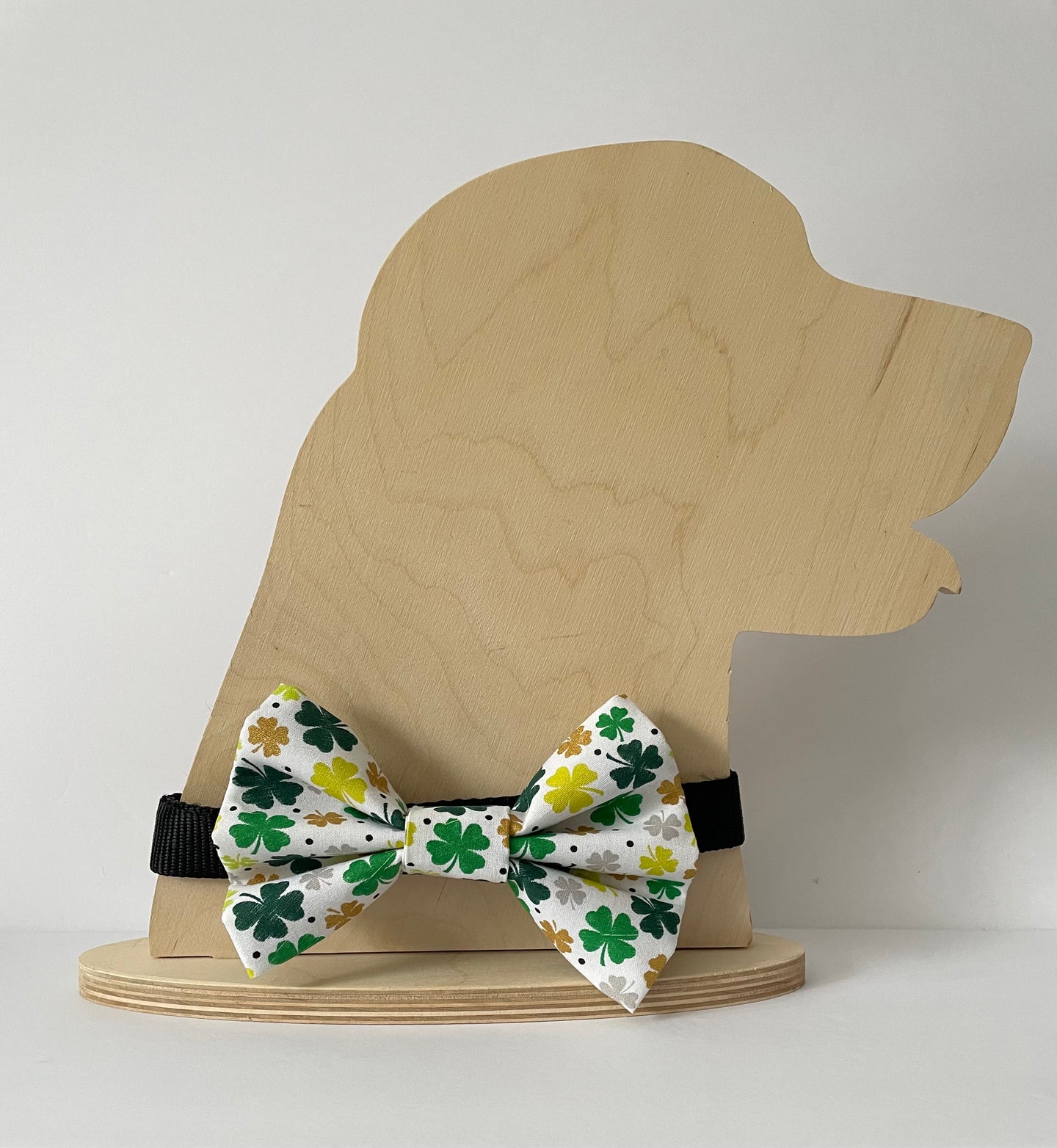 Sale~ White Shamrock Bowtie